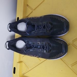 Hoka one one men's Arahi size 10 Midnight navy metallic gold